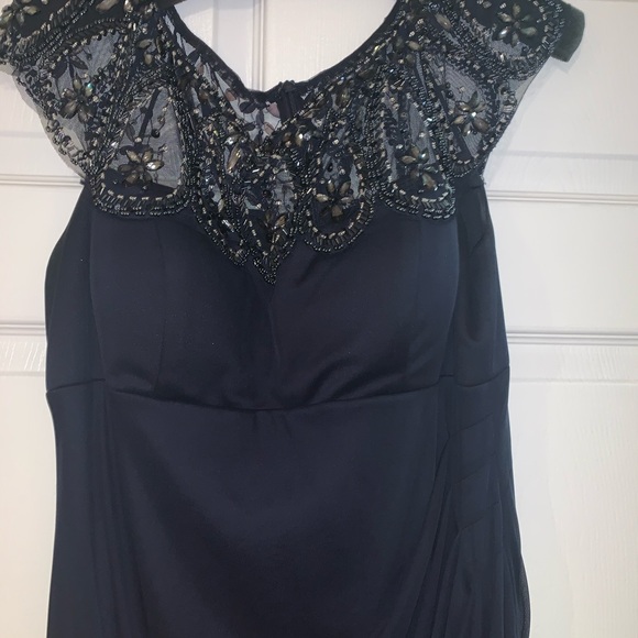 Women’s formal dress - Picture 2 of 5